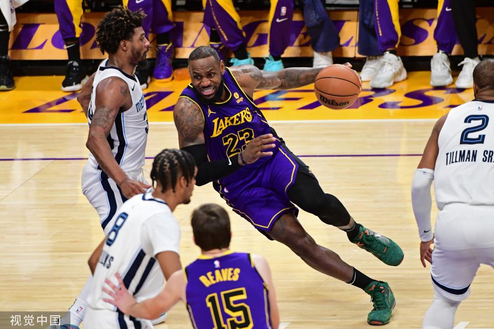 他以无与伦 他以无与伦